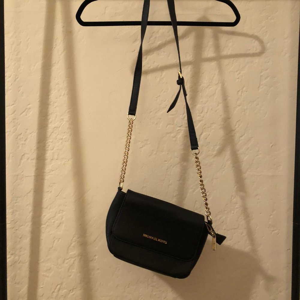 Michael Kors black crossbody with gold details - Picture 12 of 12